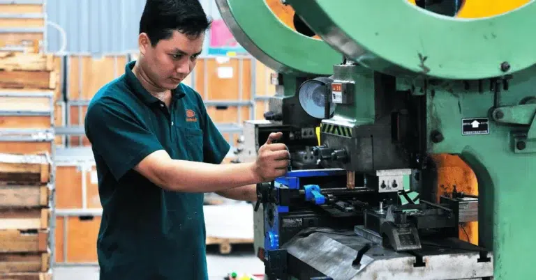 Lathe Turning Tools Various Types, Applications, & Materials - A Comprehensive Guide